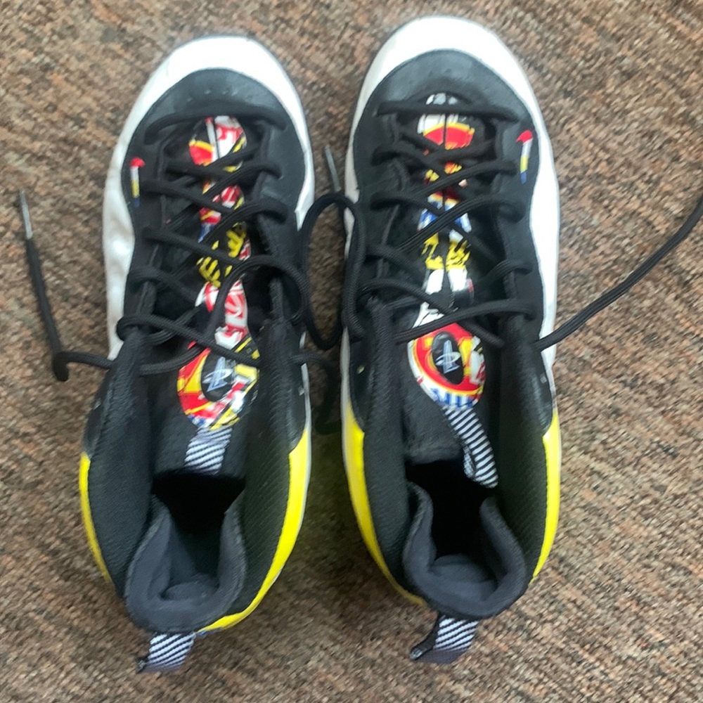 Size 2y Nike foams